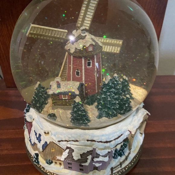 Johnson Brothers Friendly Village  Snow Globe Musical The Windmill Does Work - Picture 5 of 17